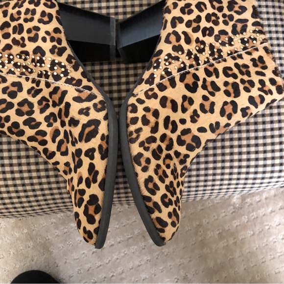 Vionic Cowhide Leopard print Bootie size 6 - Picture 4 of 4